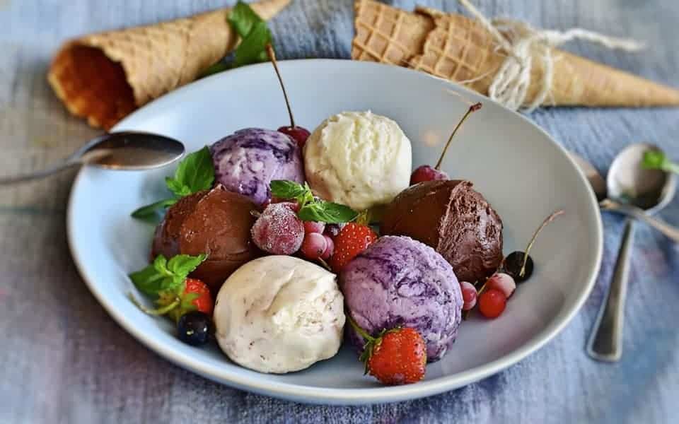 helados frutas plato